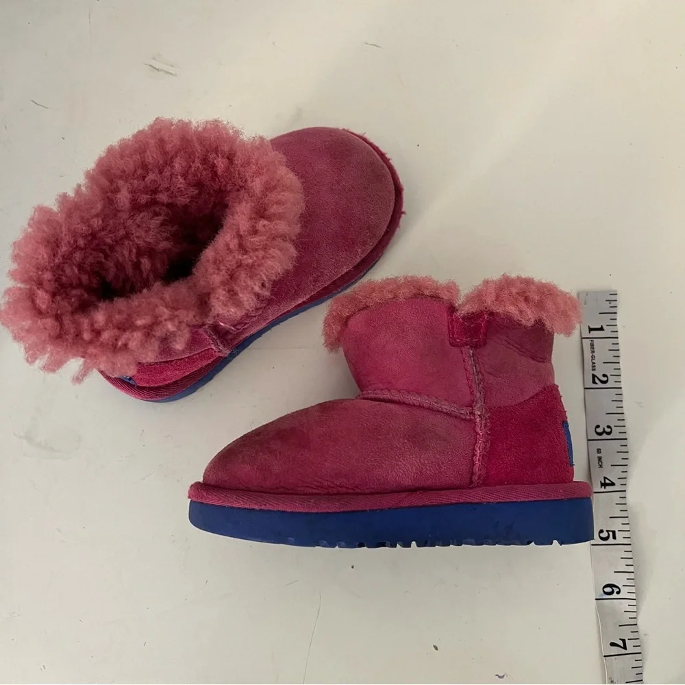 UGG Toddlers Girls size 7 Mini Bailey Button Lizard Winter Boots Fuchsia Pink